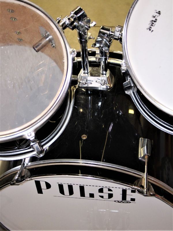 Drumstel van Pulse en een snaredrum van pearl